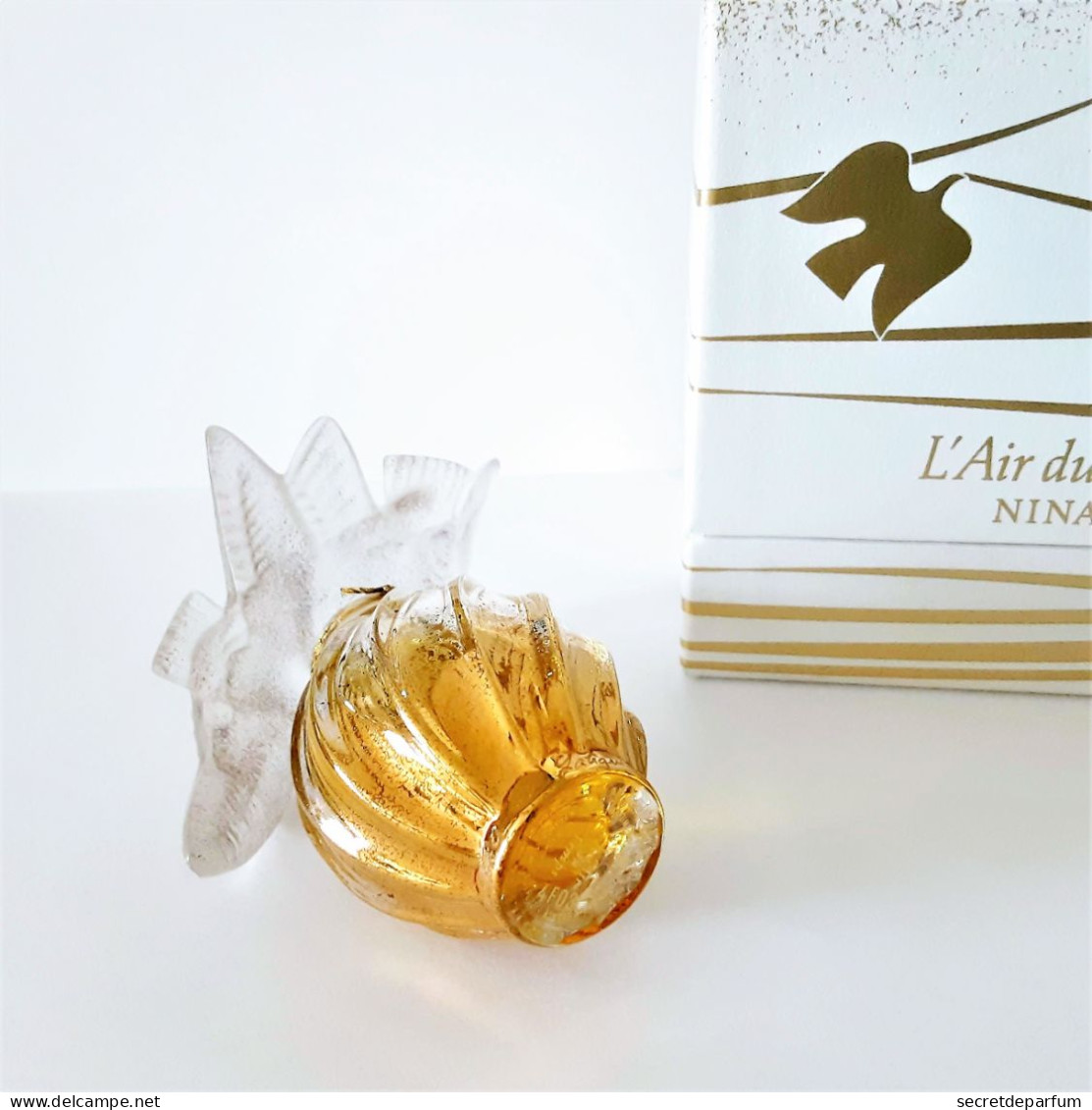 Flacon L'AIR  du TEMPS  de NINA RICCI PARFUM 15 ml  Flacon LALIQUE  COLOMBE DORÉE  Edition Limitée  2677 / 2880 + Boite