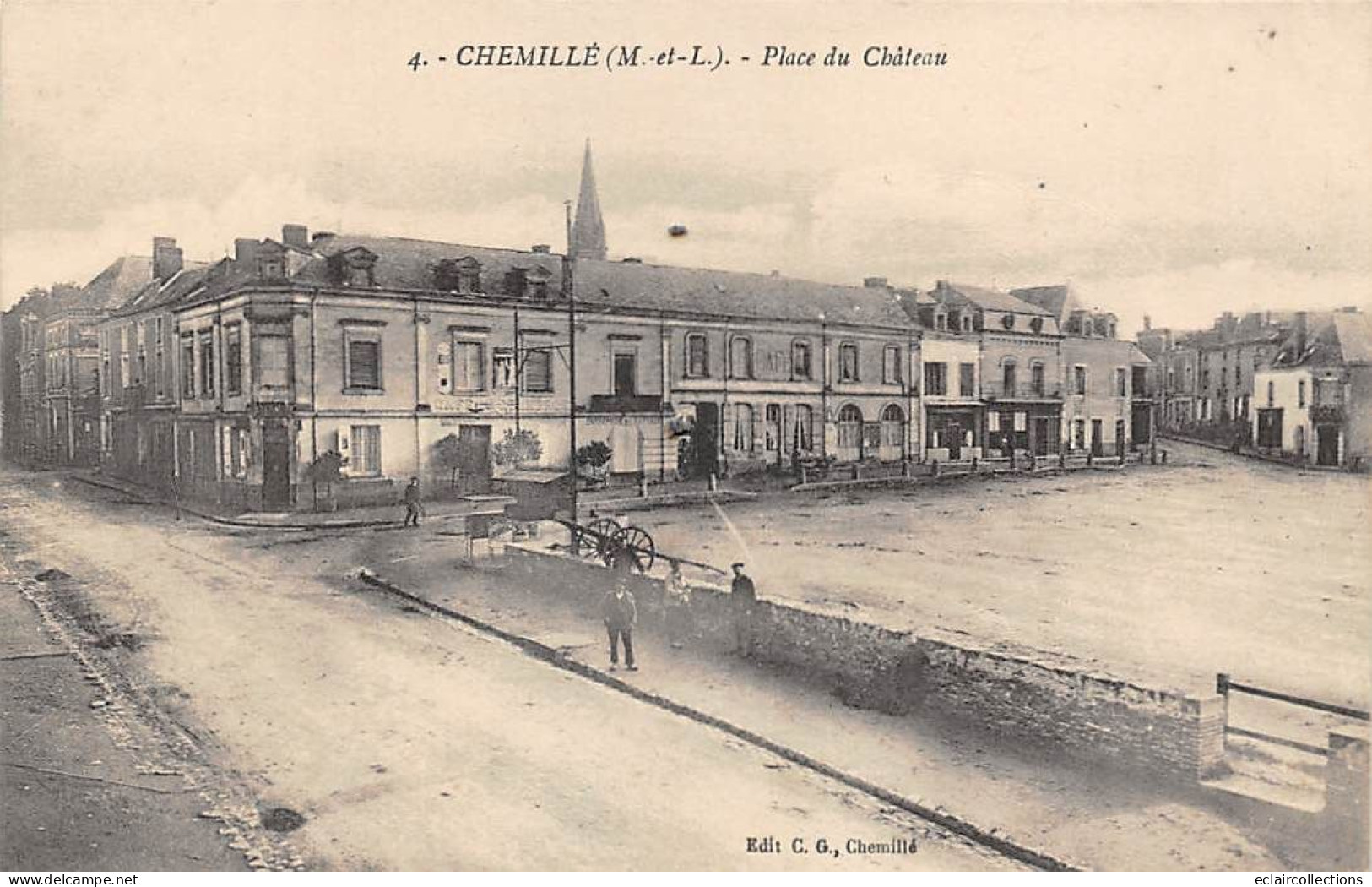 Chemillé      49       Place Du Château    N°4    (voir Scan) - Chemille