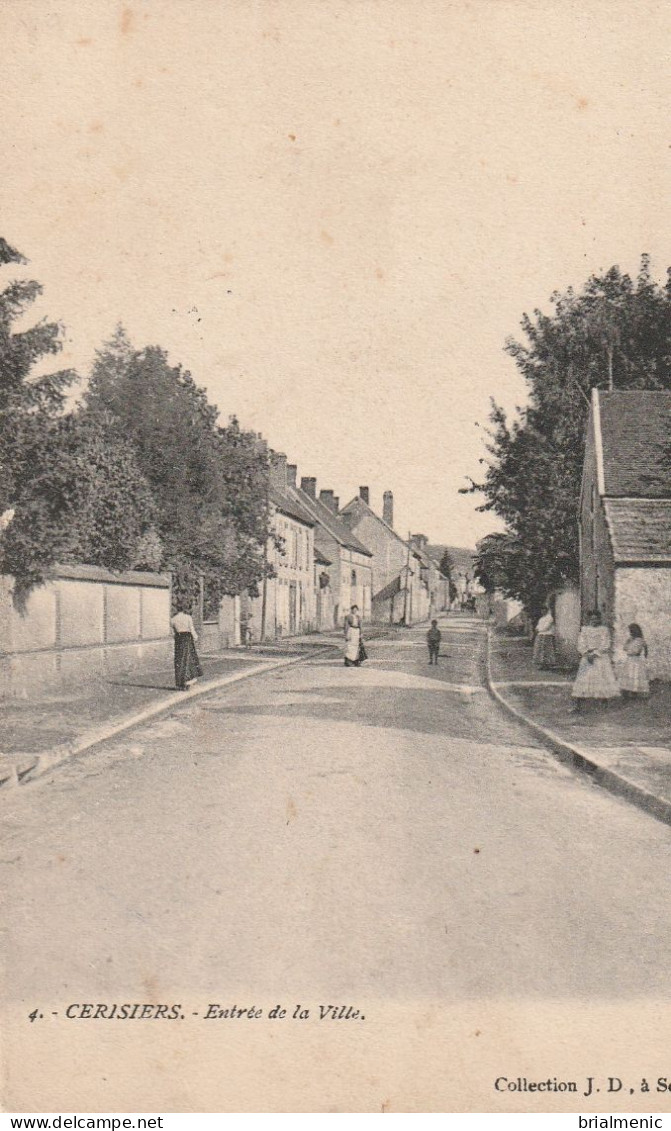 CERISIERS  Entrée De La Ville - Cerisiers