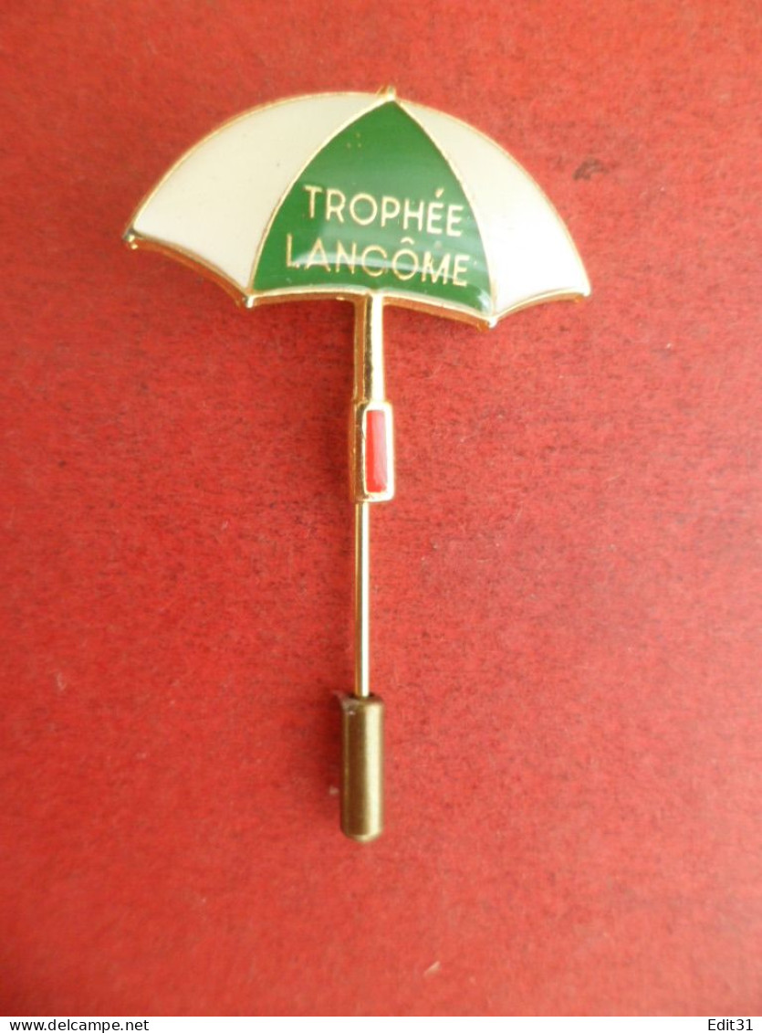 Epinglette -, Broche Dorée Email EGF - Parfum - Trophée Lancome - Parapluie - Broschen