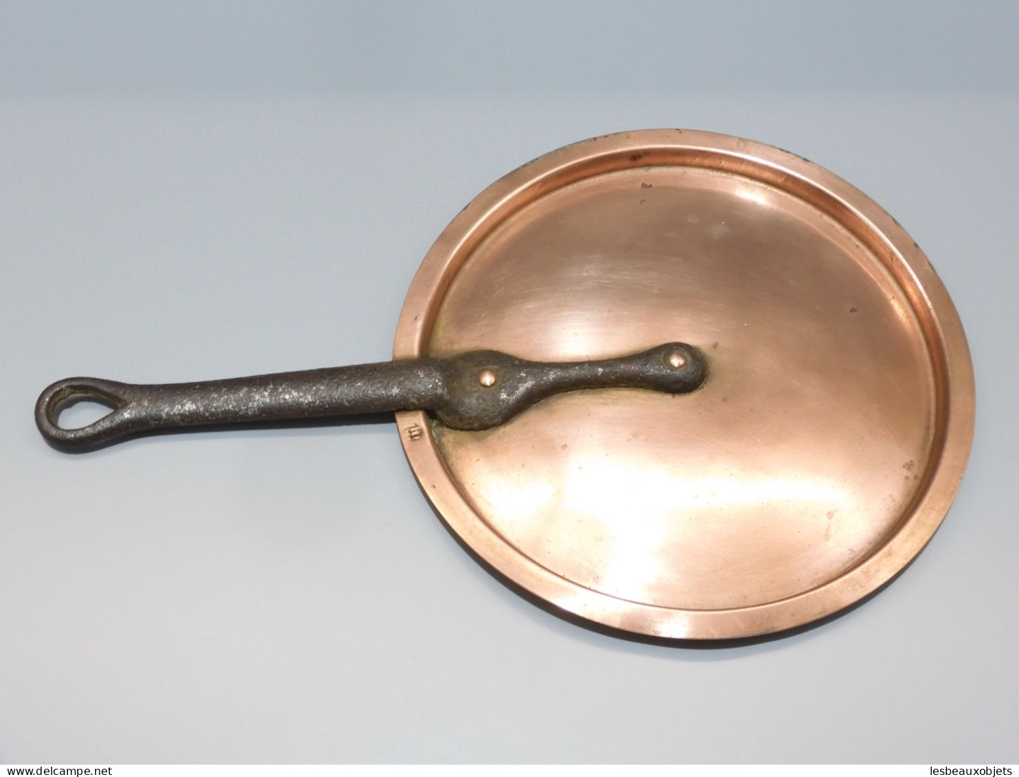 -ANCIEN COUVERCLE DE CASSEROLE XIXe CUIVRE POIGNEE Fer DECO CUISINE   E - Kupfer