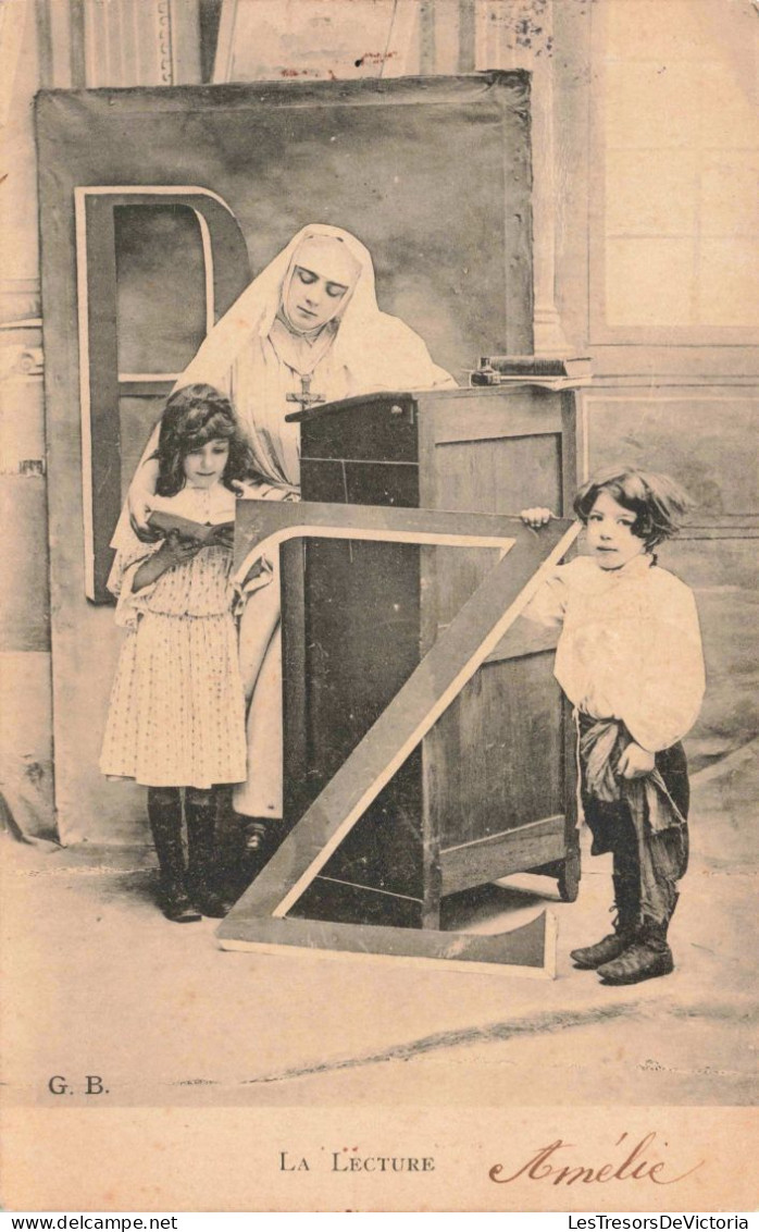 ENFANT - La Lecture - Une Bonne Sœur Enseignant La Lecture à Deux Enfants - Carte Postale Ancienne - Szenen & Landschaften