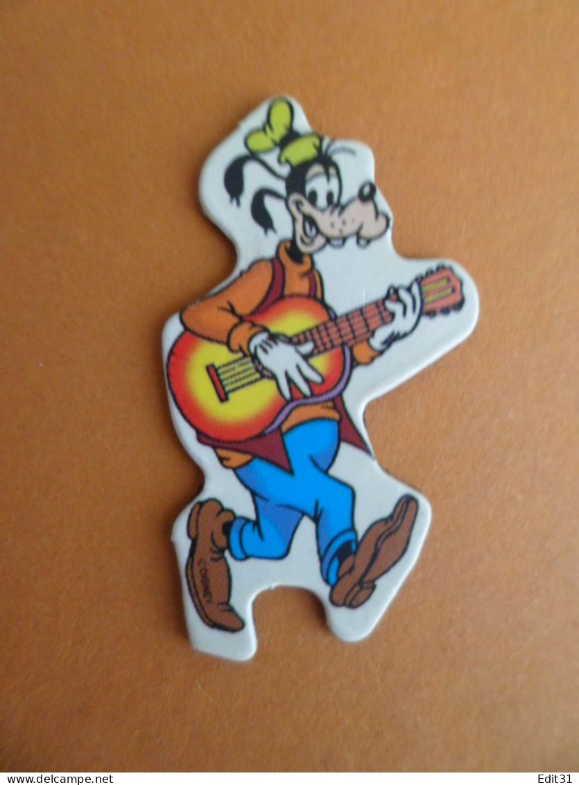 No Autocollant -, Vieux Magnet Disney Chien Dingo Donald - Qui Joue De La Guitare - Personnages