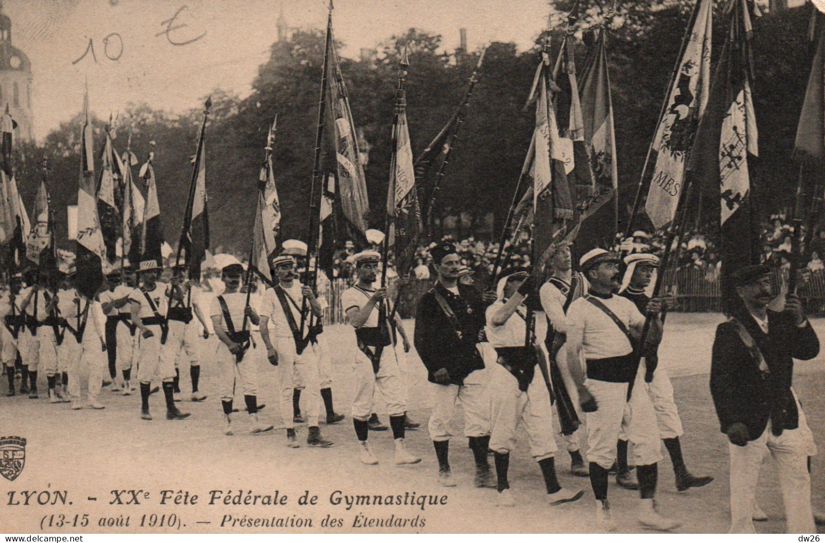 XXe Fête Fédérale De Gymnastique, Lyon 1910 - Présentation Des Etendards - Carte S.F. Non Circulée - Gimnasia