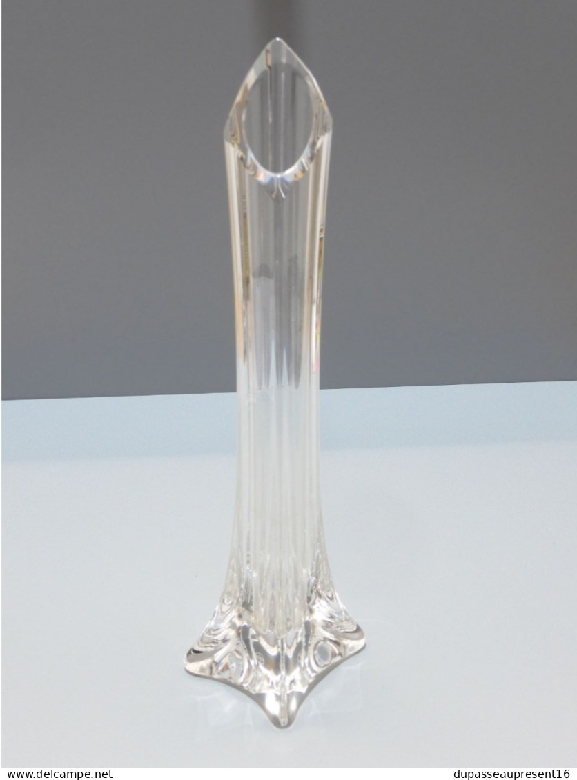 -JOLI VASE SOLIFLORE CRISTAL Signé SAINT LOUIS COLLECTION Déco XXe    E - Vases