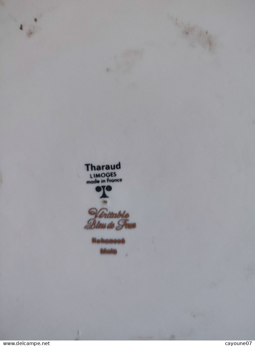 Tharaud porcelaine  de Limoges plat à gâteau bleu de four et fleurs dont roses