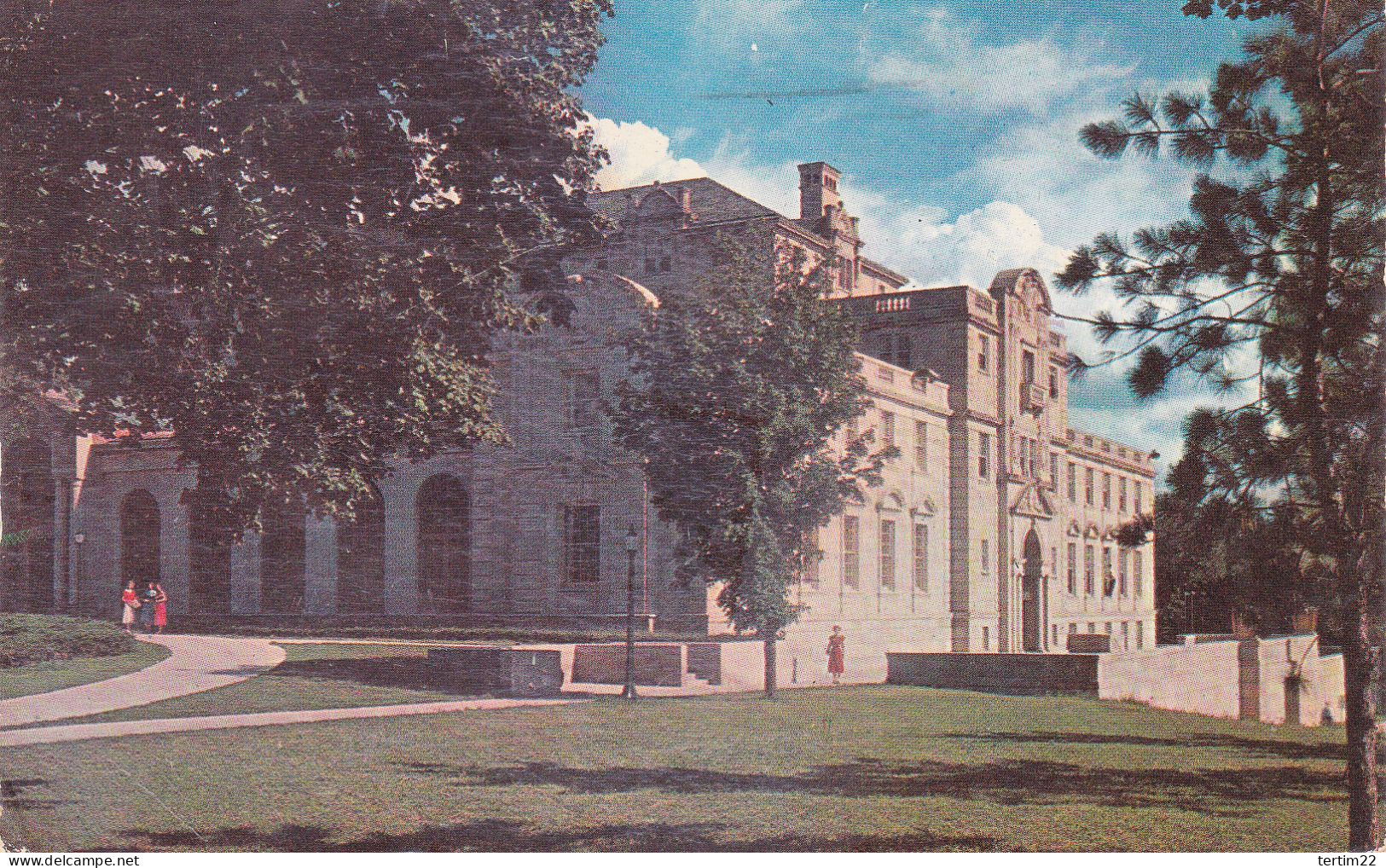 THE MEMORIAL UNION BUILDING IOWA STATE COLLEGE. AMES . IOWA - Ames