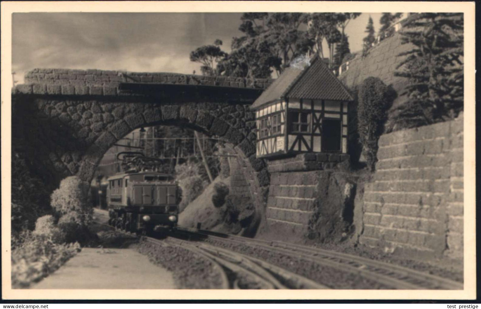 (1) BERLIN-SCHÖNEBERG 1/ MODELLBAHN-AUSSTELLUNG 1954 (27.6.) SSt = Modell-Dampflok Auf 15 Pf.-Frankatur , S/w.-Foto-Sond - Unclassified