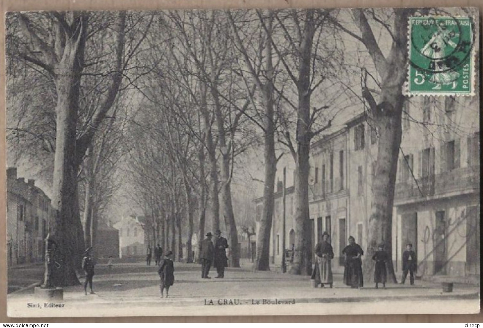 CPA 83 - LA CRAU - Le Boulevard - TB PLAN ANIMATION CENTRE Sous Les Arbres - La Crau