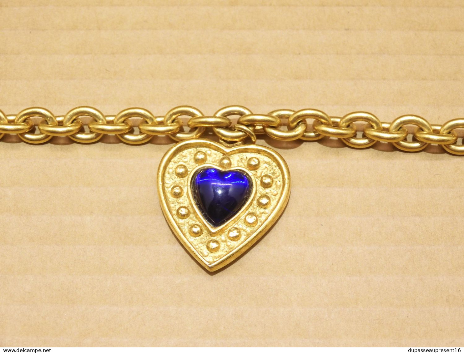 -BRACELET BRELOQUE COEUR YVES SAINT LAURENT années 90 Métal doré résine Bleue    E