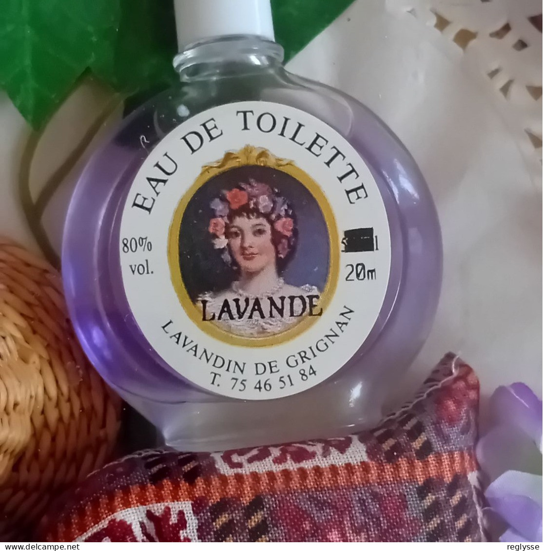 PETIT PANIER SOUVENIR AVEC EAU DE TOILETTE DE LAVANDE  COUSSIN ET MINI CHAPEAU  - ANTERIEUR A NOV 1996 - Autres & Non Classés