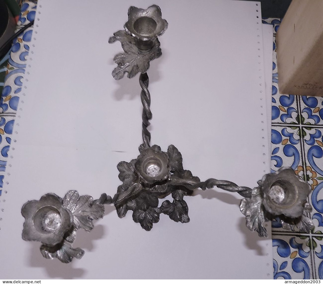 RARE ANCIEN BOUGEOIR CHANDELIER 4 FEUX EN ETAIN TOUT CISELE EN TBE PROPRE - Zinn