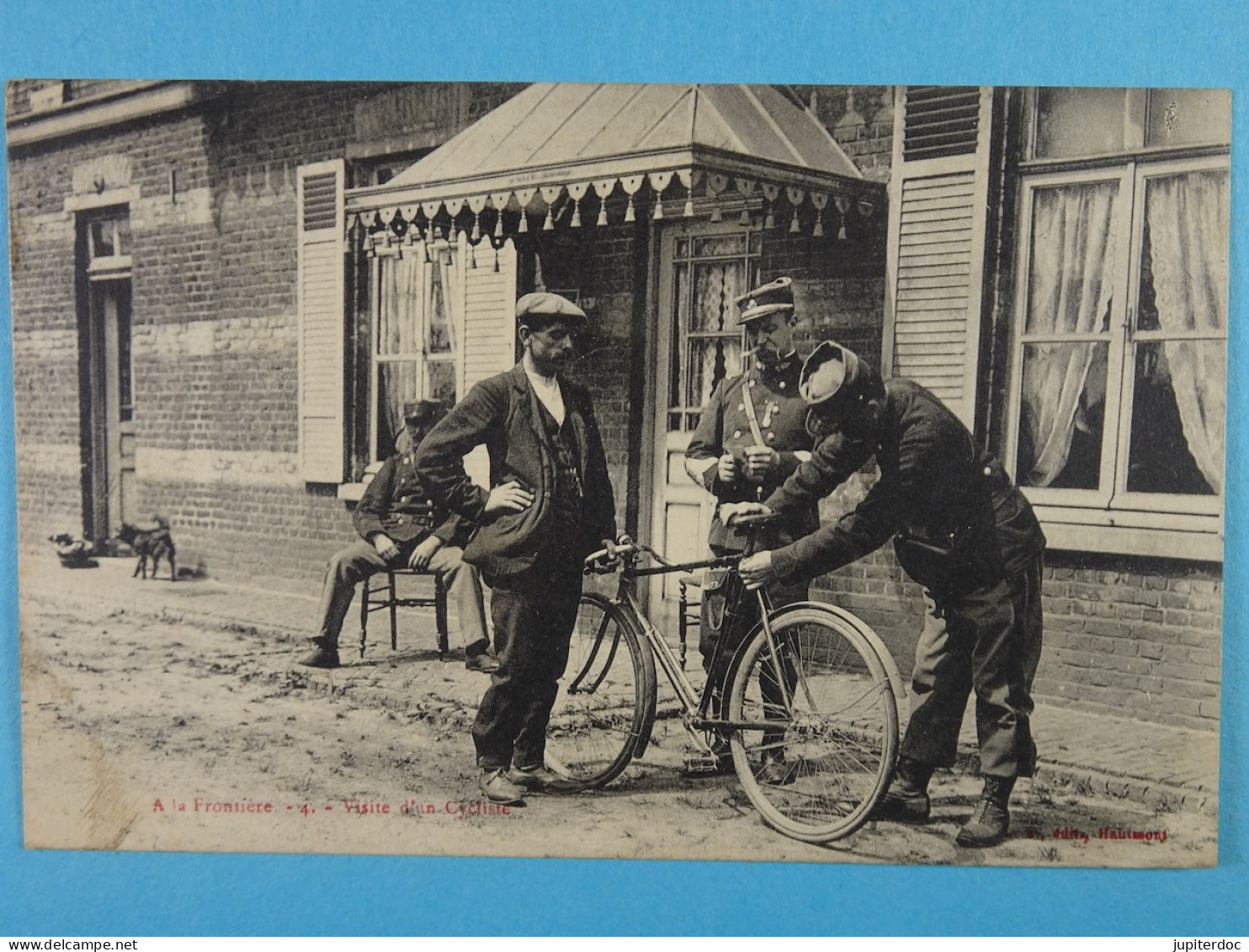 A La Frontière Visite D'un Cycliste - Douane