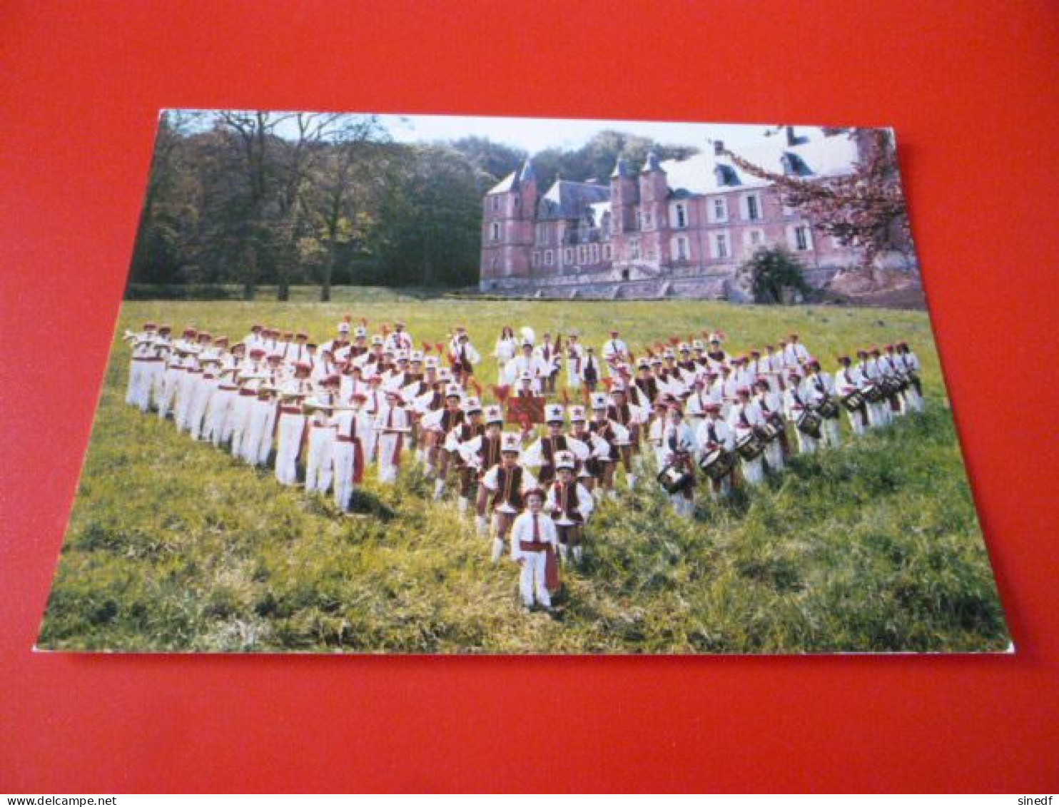 80  Le Réveil De BEUVRAIGNES  Majorettes Musique Fanfare Château  NON   Circulée Edit Photo Dury  Somme - Beuvraignes