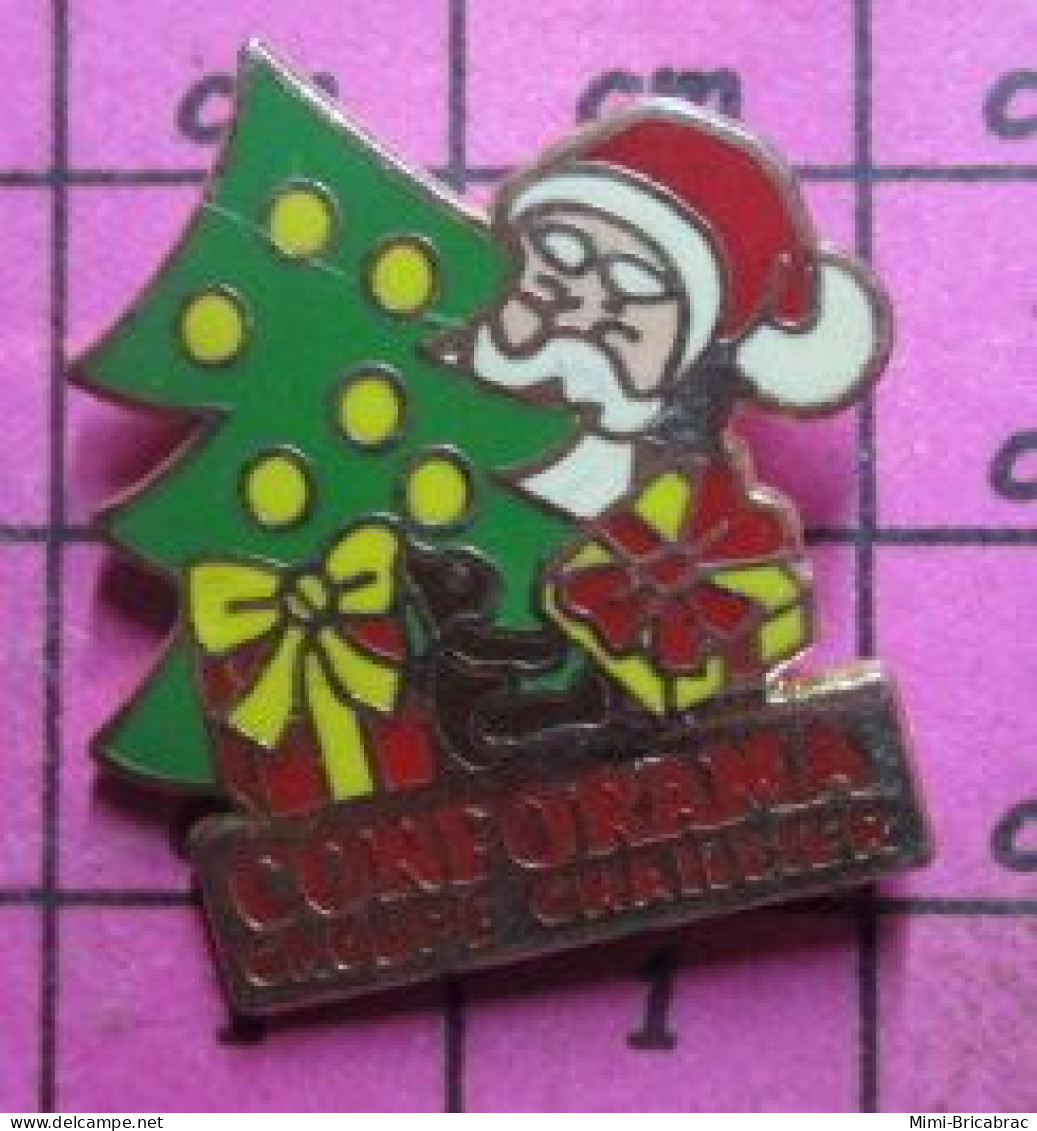 818c Pin's Pins / Beau Et Rare & TB état / NOEL / PERE NOEL SAPIN CADEAU CONFORAMA GROUPE CHARLES - Christmas