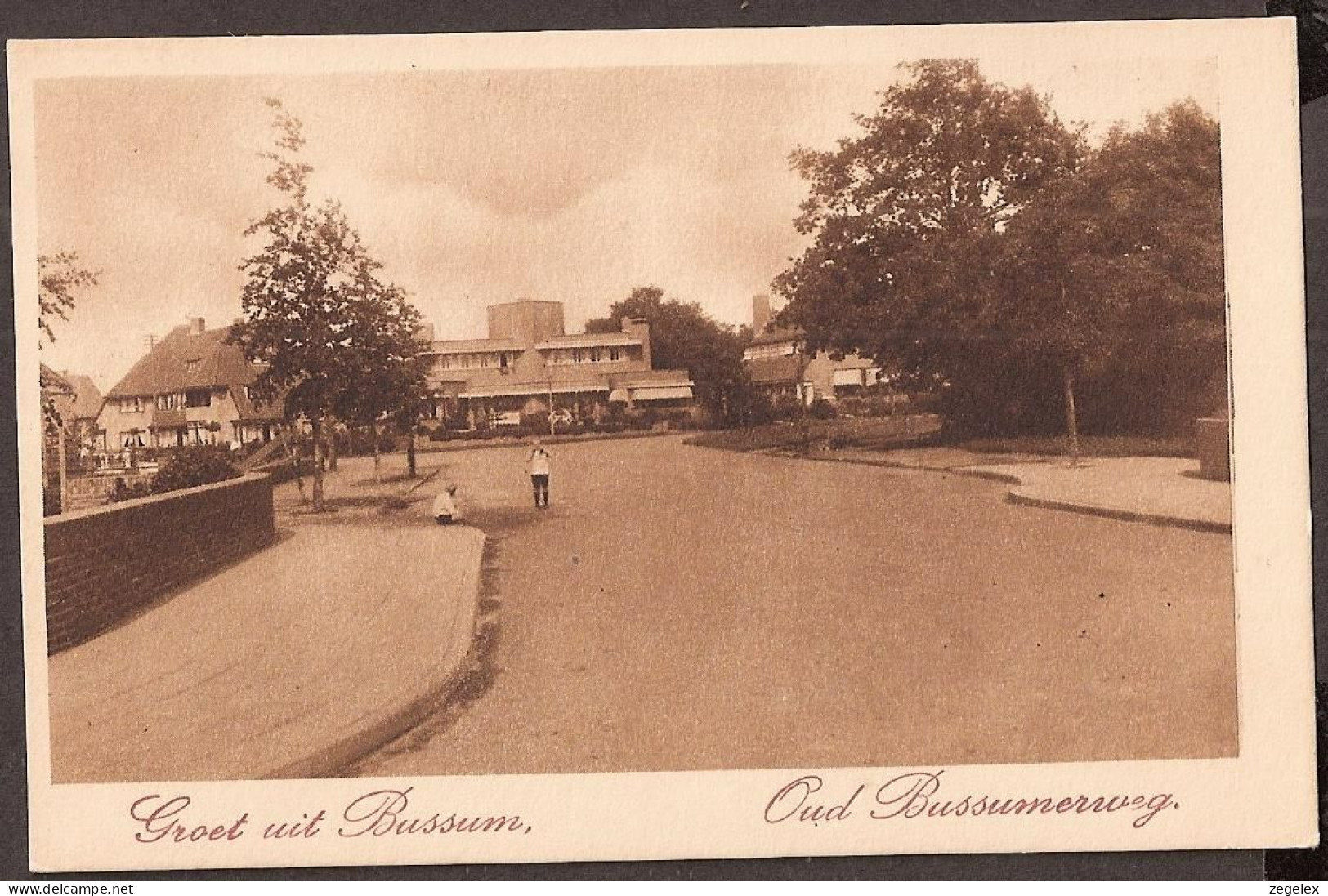 Bussum - Oud Bussummerweg - Straatbeeld Met Spelende Kinderen - Bussum