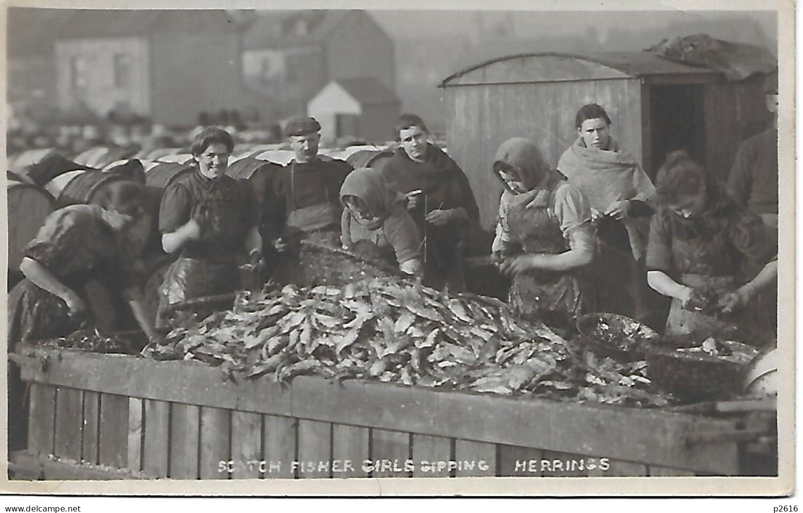 ROYAUME- UNI -  SCOTCH FISHER GIRLS GIPPING  HERRINGS - Lowestoft