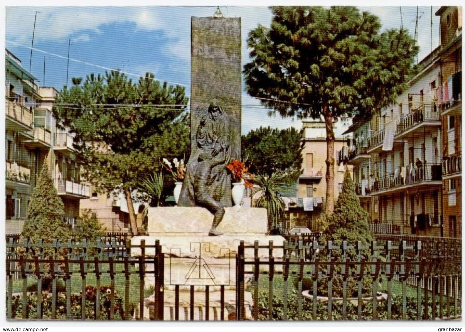 CERIGNOLA, LA PIAZZA SAN FRANCESCOE MONUMENTO A PADRE PIO, VG 1984    **//** - Cerignola