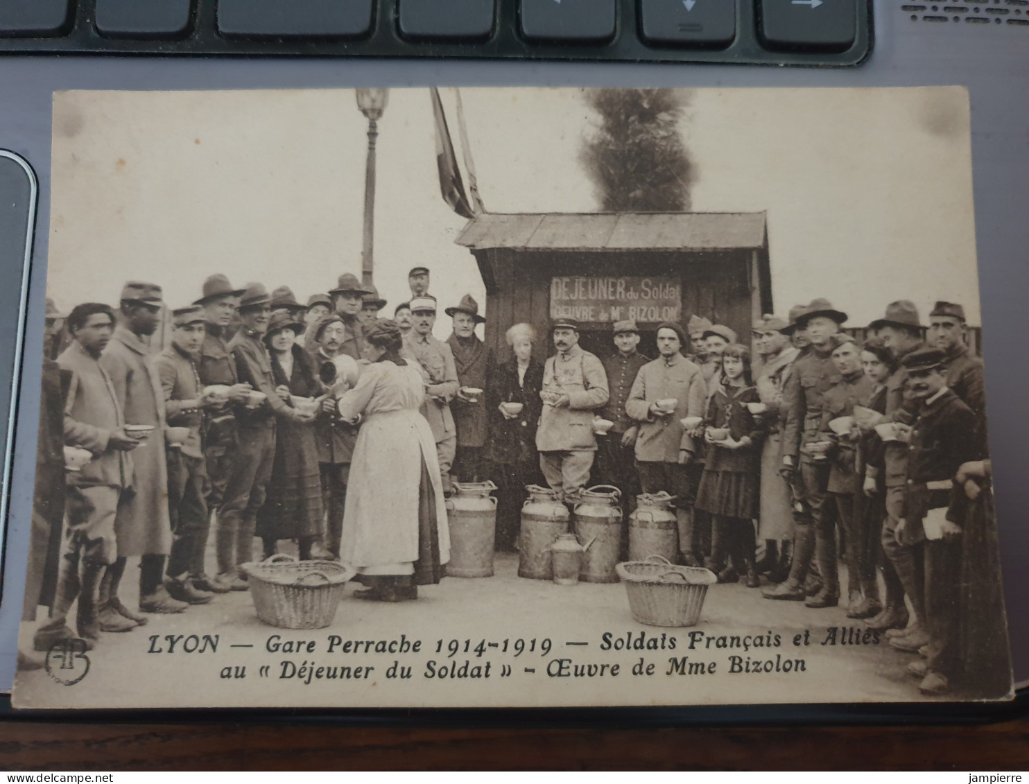 Lyon - Gare Perrache 1914-1919 - Soldats Français Et Alliés Au "Déjeuner Du Soldat" - Oeuvre De Mme Bizolon - Lyon 2