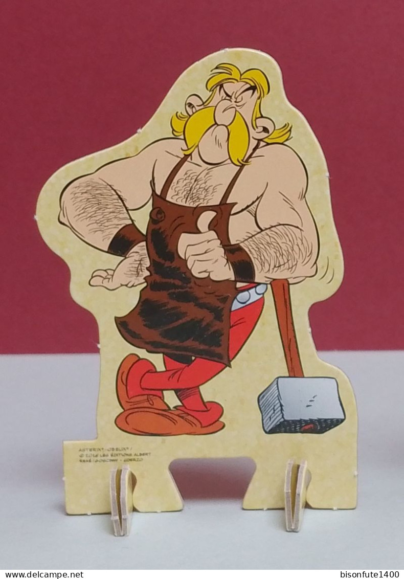 Lot De 4 Figurines Astérix En Carton Sur Pieds De 2016 ( Voir Photos ). - Asterix & Obelix