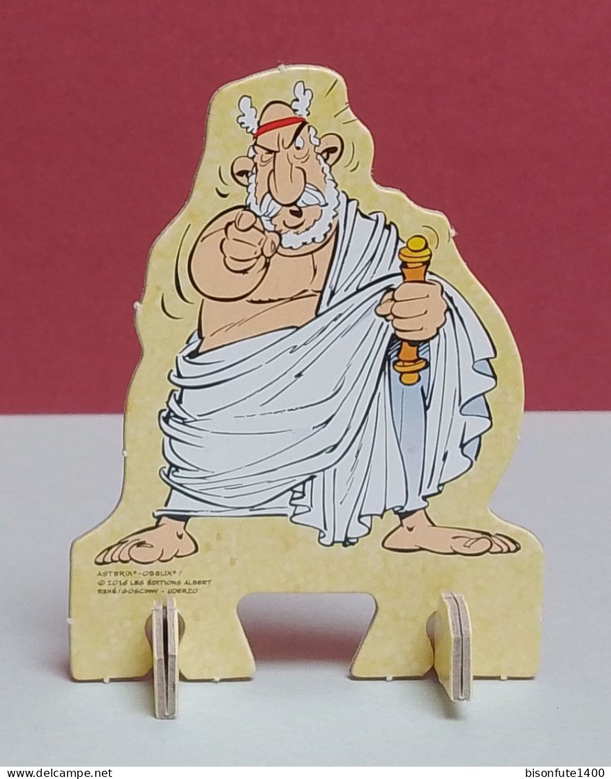 Lot De 4 Figurines Astérix En Carton Sur Pieds De 2016 ( Voir Photos ). - Asterix & Obelix