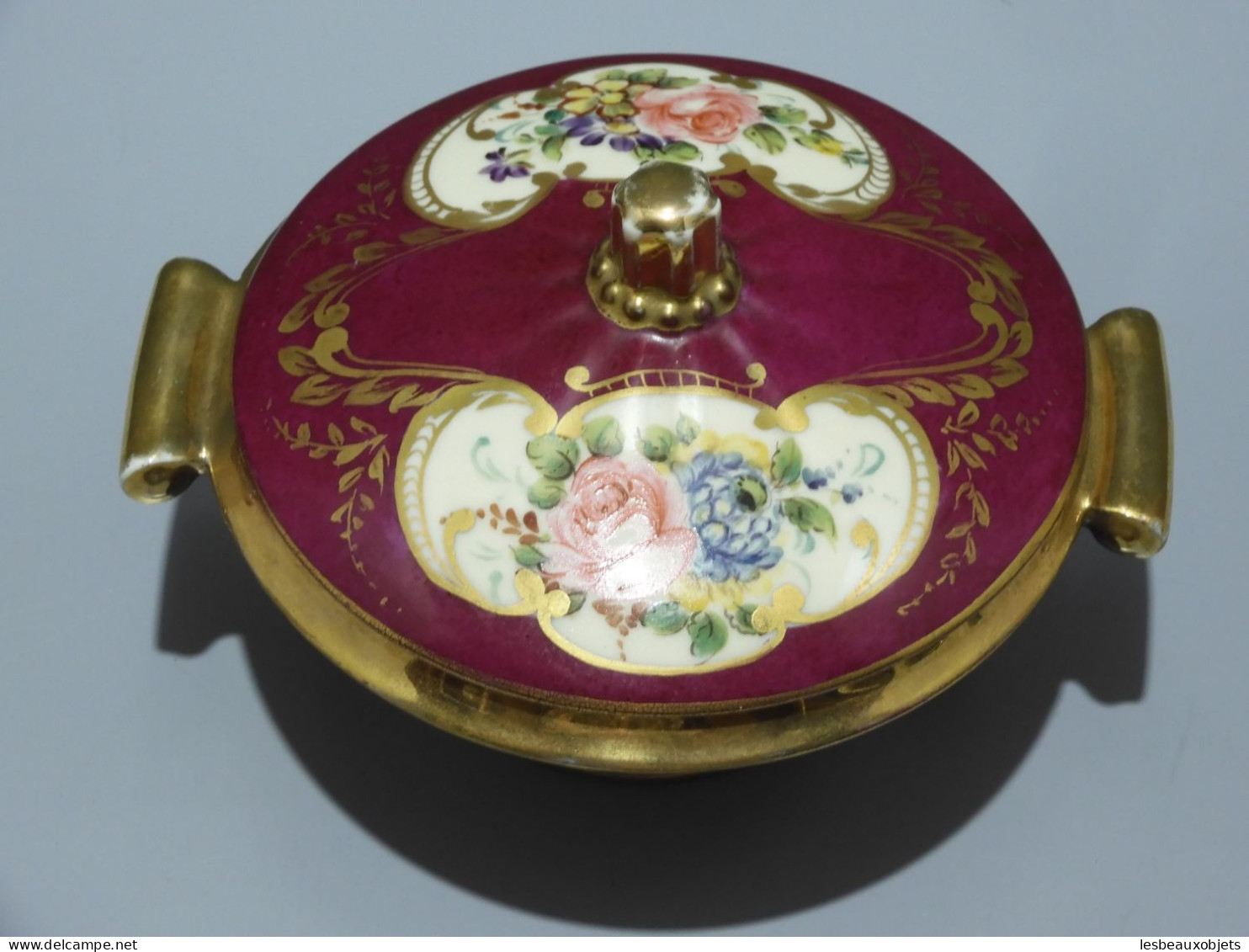 -POT COUVERT MINI SOUPIERE BONBONNIERE PORCELAINE De LIMOGES Dorure Fleurs    E - Limoges (FRA)