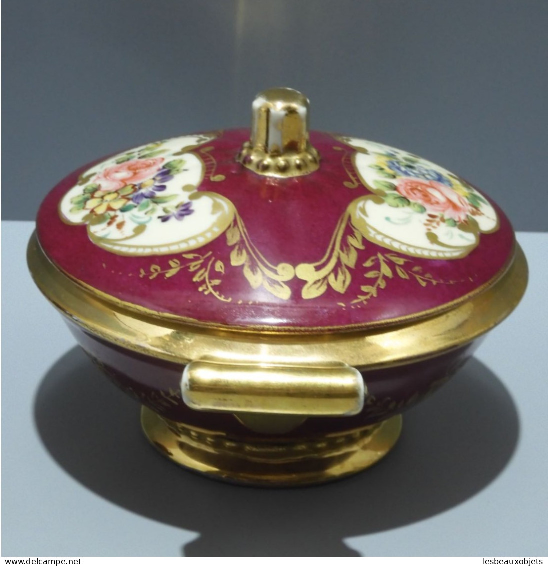 -POT COUVERT MINI SOUPIERE BONBONNIERE PORCELAINE De LIMOGES Dorure Fleurs    E - Limoges (FRA)