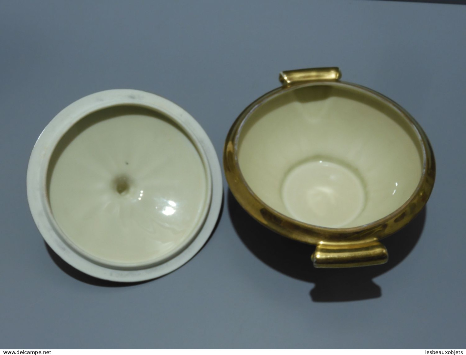 -POT COUVERT MINI SOUPIERE BONBONNIERE PORCELAINE de LIMOGES dorure Fleurs    E