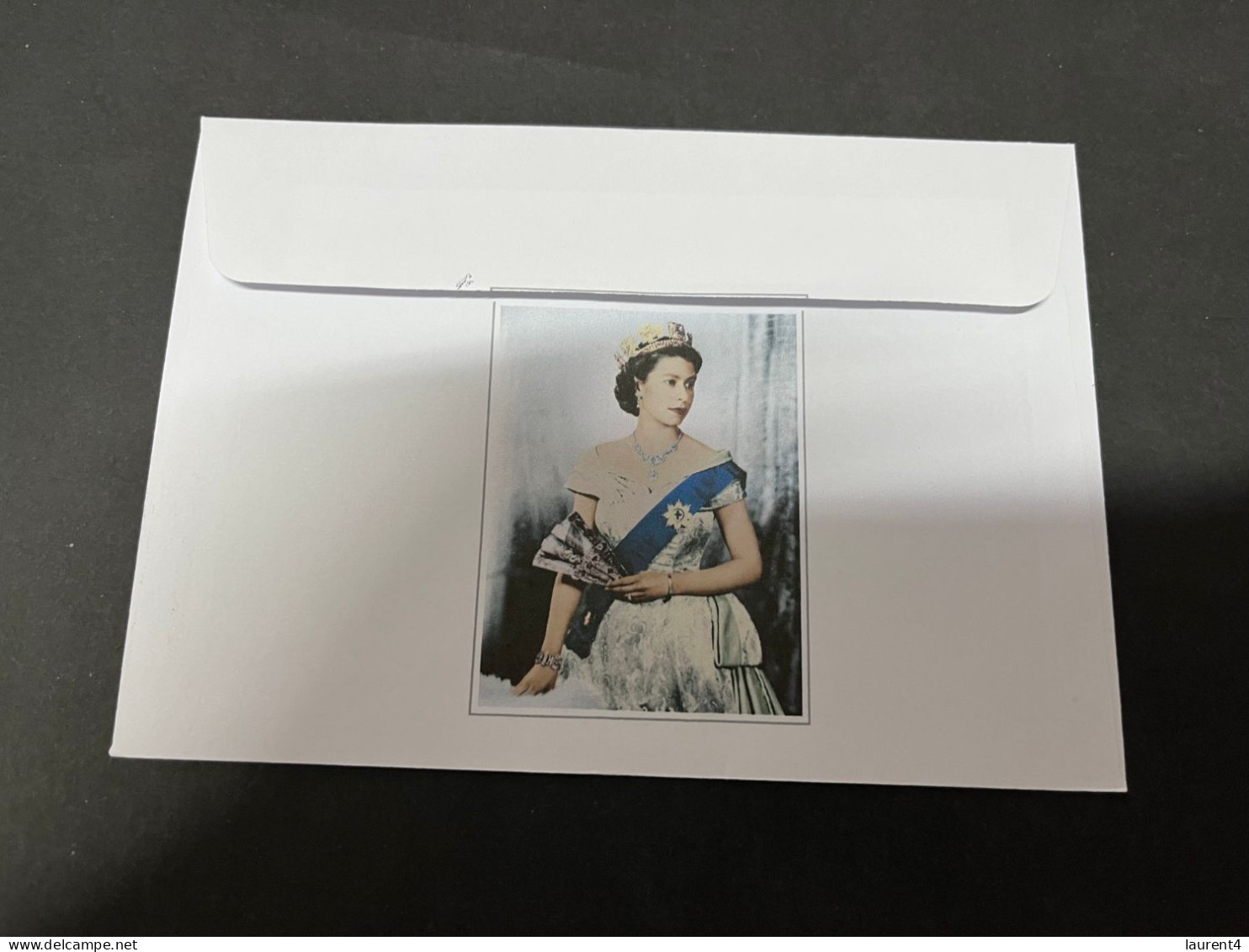 (24-9-2023) (2 U 2 A) Queen Elizabeth II In Memoriam (special Cover) Red Cross WWII (released Date Is 19 September 2023) - Lettres & Documents