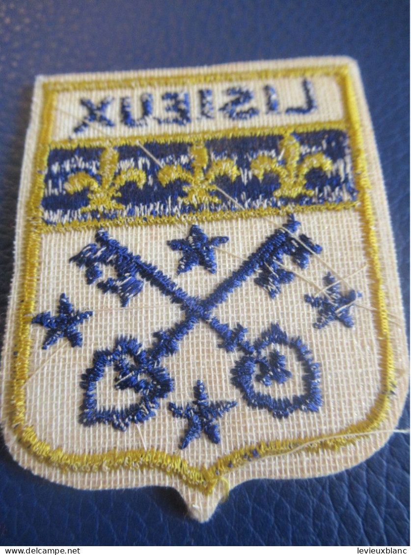 Ecusson Tissu Ancien / LISIEUX /Calvados / Normandie/  Vers 1970-1990                    ET503 - Patches