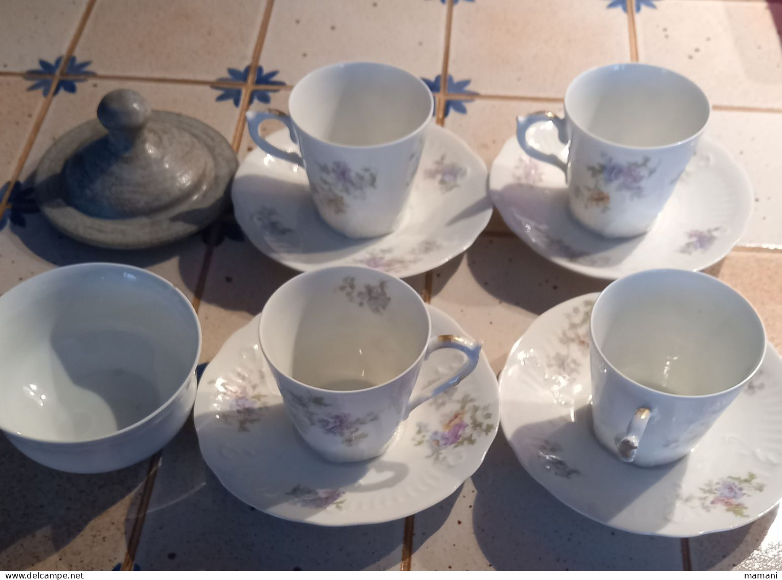 Lot de tasses et autre