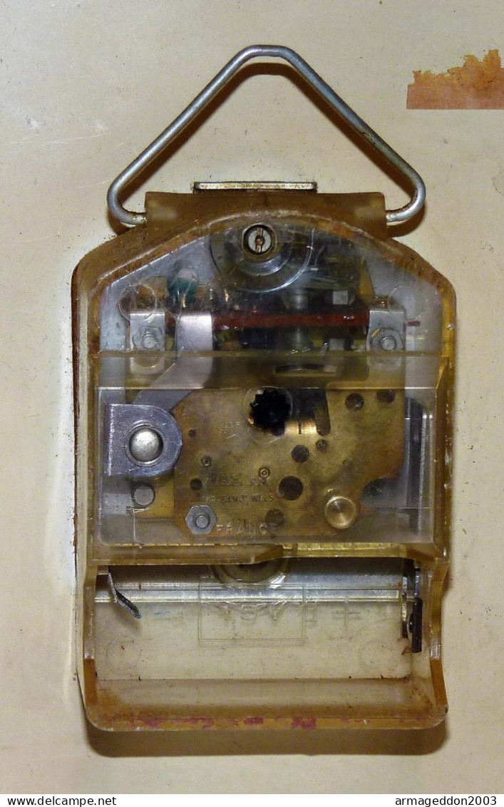 ANCIENNE PENDULE HORLOGE EN TOLE JAZ TRANSISTOR LIC ATO FONCTIONNE - Clocks