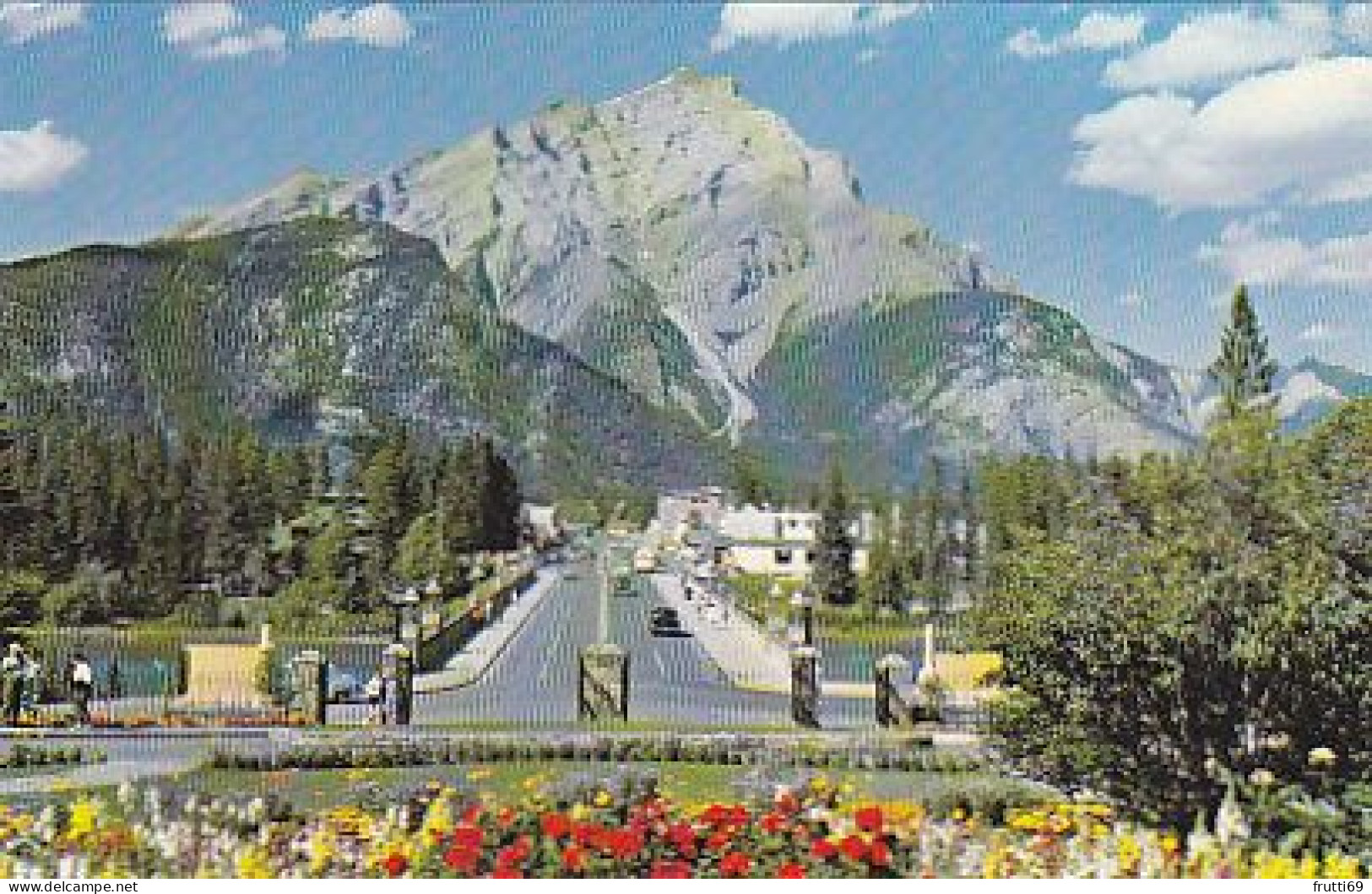 AK 167057 CANADA - Alberta - Banff Main Street And Cascade Mount. - Banff