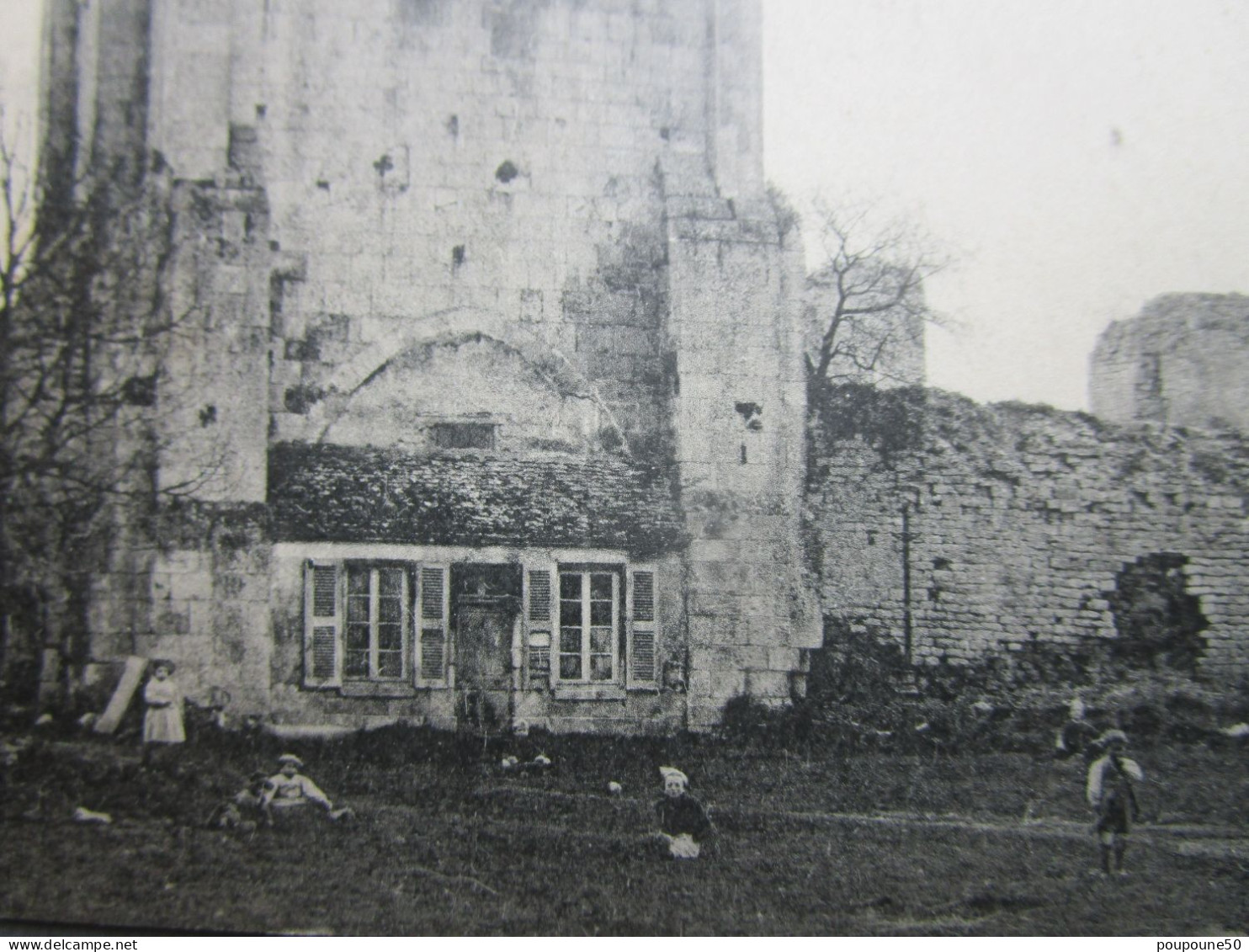 CPA 89 Yonne DRUYES Les Carrières Prés  Courson Les Carrières - Le Donjon Et Le Puits  Timbrée 1923 - Courson-les-Carrières