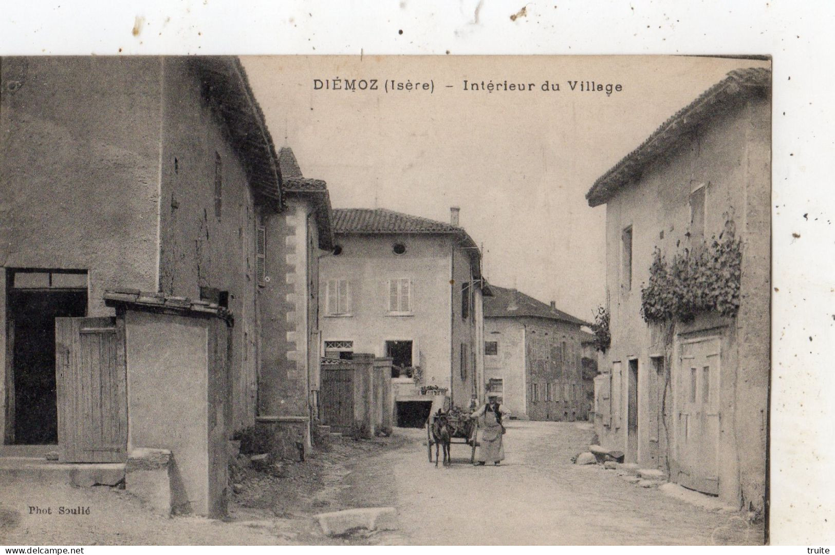 DIEMOZ INTERIEUR DU VILLAGE - Diémoz