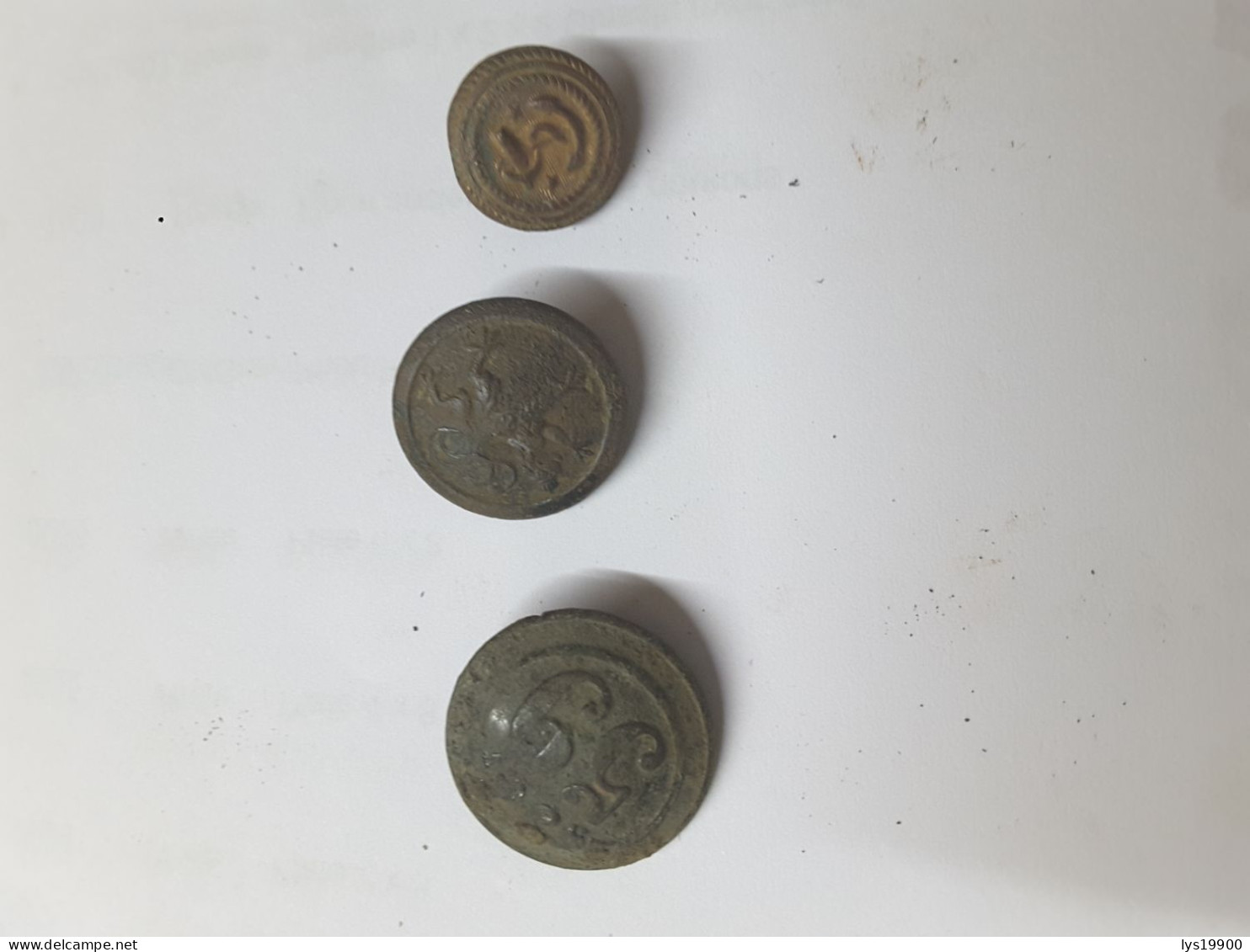 lot de boutons anciens civil et militaire en l'état