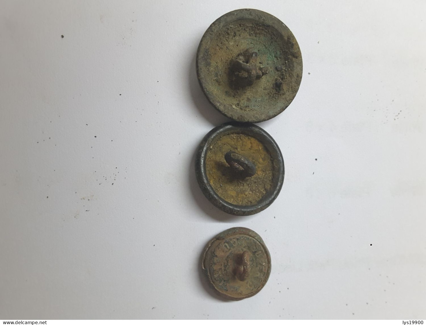 lot de boutons anciens civil et militaire en l'état