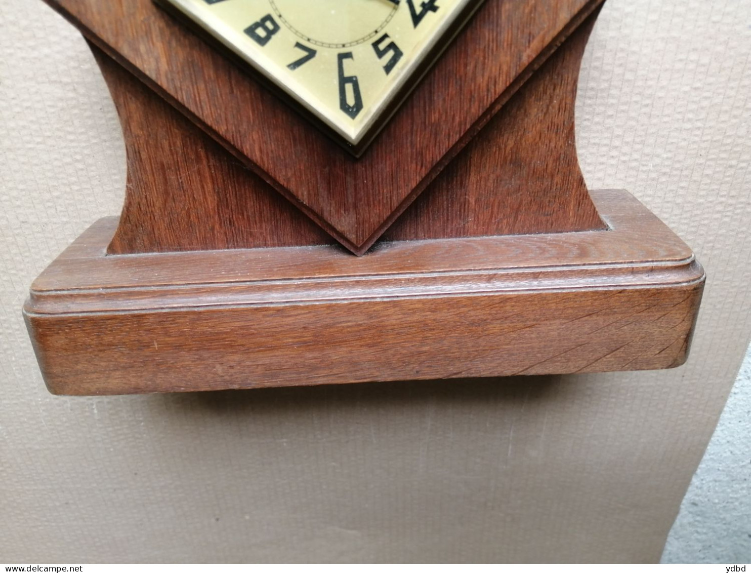 UNE HORLOGE EN BOIS A POSER - Clocks