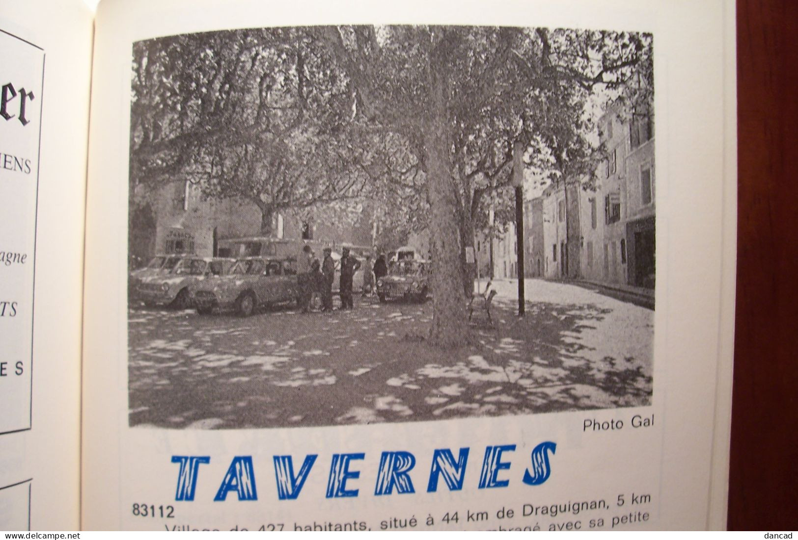 LIVRE   - VAR  - Vieux Villages Varois - Année 1983  - ( Pas De Reflet Sur L'original )  - No Paypal - Provence - Alpes-du-Sud