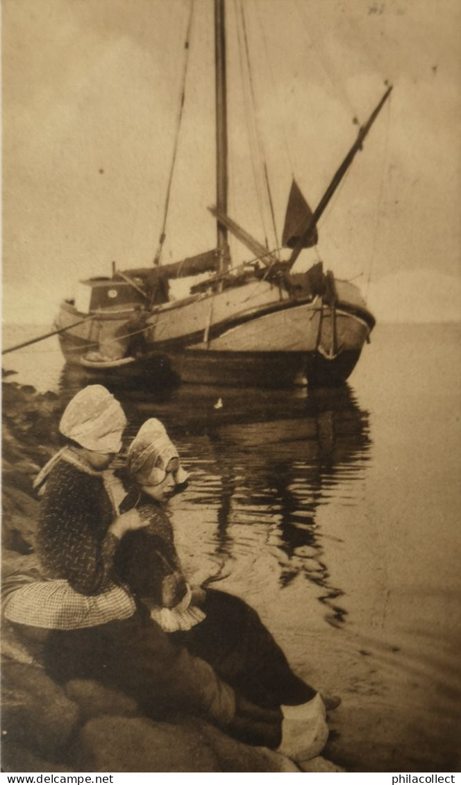 Volendam // Aan De Zuiderzee // Ship // Kinderen In Klederdracht 1912 - Volendam