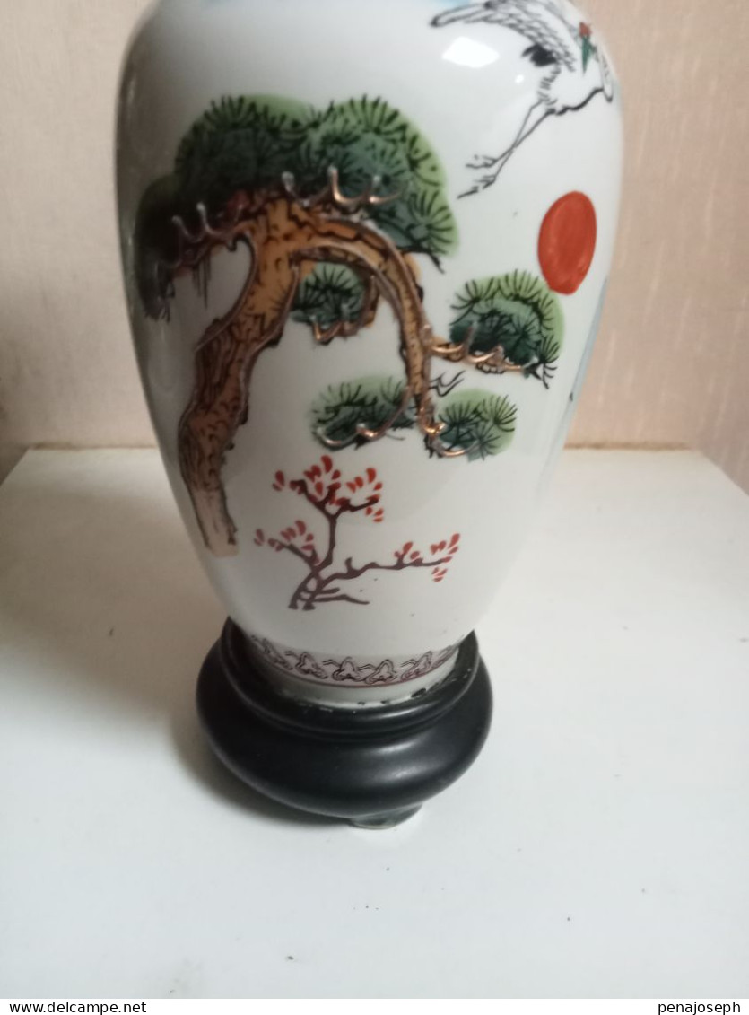 Vase Asiatique XIXème En Porcelaine Hauteur 25 Cm - Vases