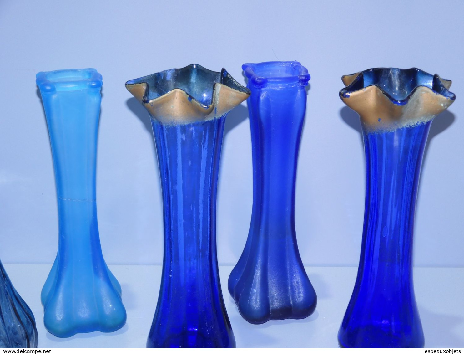 -LOT de 7 PETITS VASES VERRE 6 de couleur bleue & 1 incolore jus de grenier     E