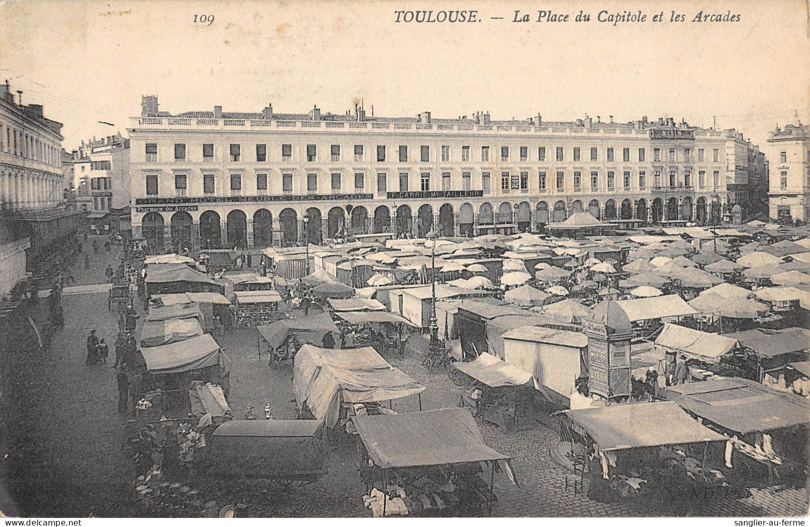 CPA 31 TOULOUSE / LA PLACE DU CAPITOLE ET LES ARCADES - Otros & Sin Clasificación