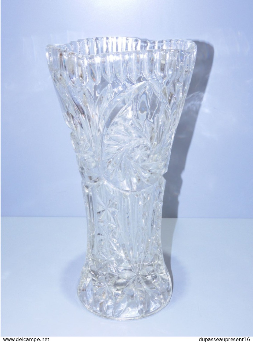 - ANCIEN VASE CRISTAL Moulé VINTAGE Pour Bouquet Collection Déco XXe   E - Vases