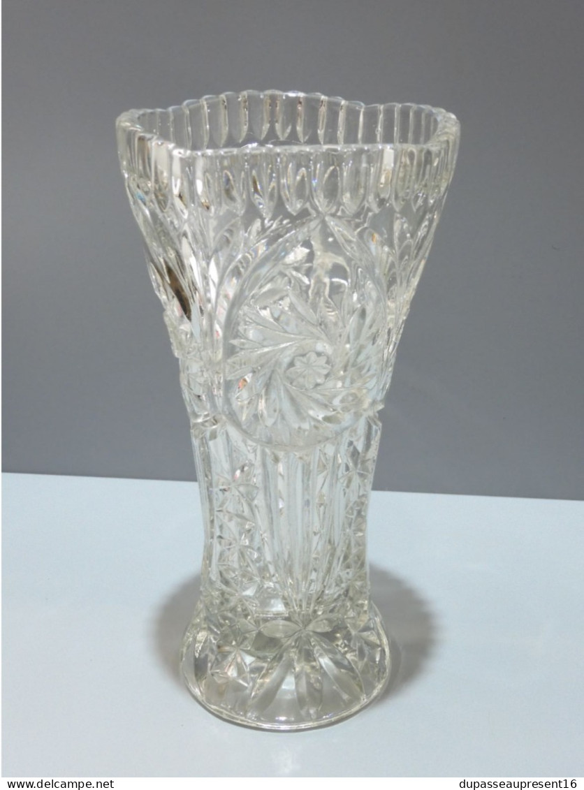 - ANCIEN VASE CRISTAL Moulé VINTAGE pour Bouquet Collection déco XXe   E