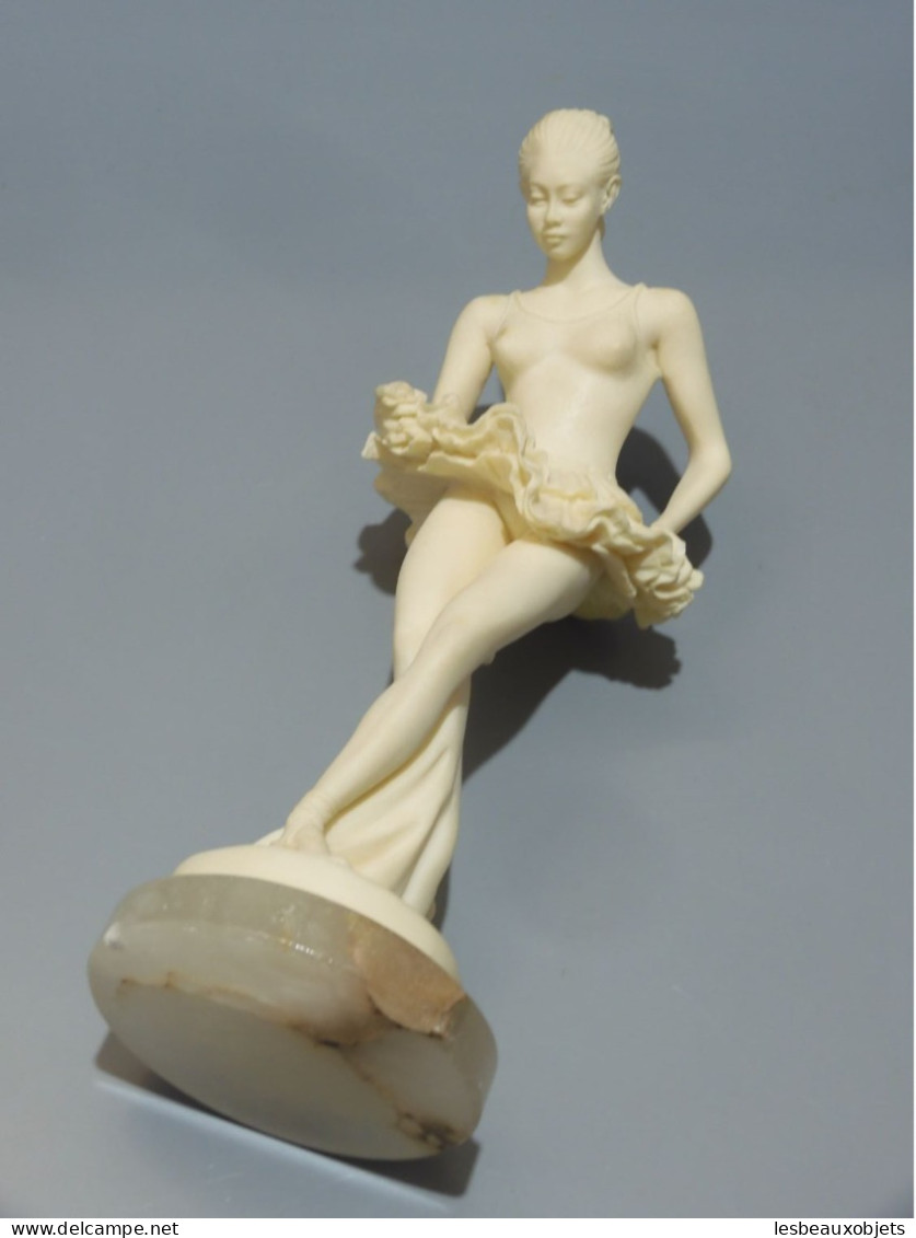 -JOLIE STATUETTE DANSEUSE BALLERINE en Résine Socle Albâtre COLLECTION déco    E