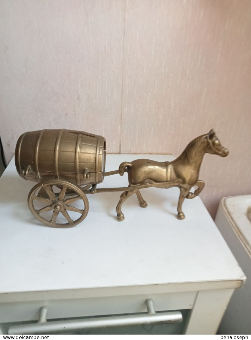 Cheval Et Charette En Laiton Ou Bronze Avec Tonneau Longueur 28 Cm Hauteur 15 Cm - Bronzes