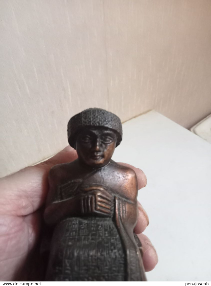 Sculpture figurine spécial bronze du musée de gudea le roi sumérien hauteur 10,5 cm