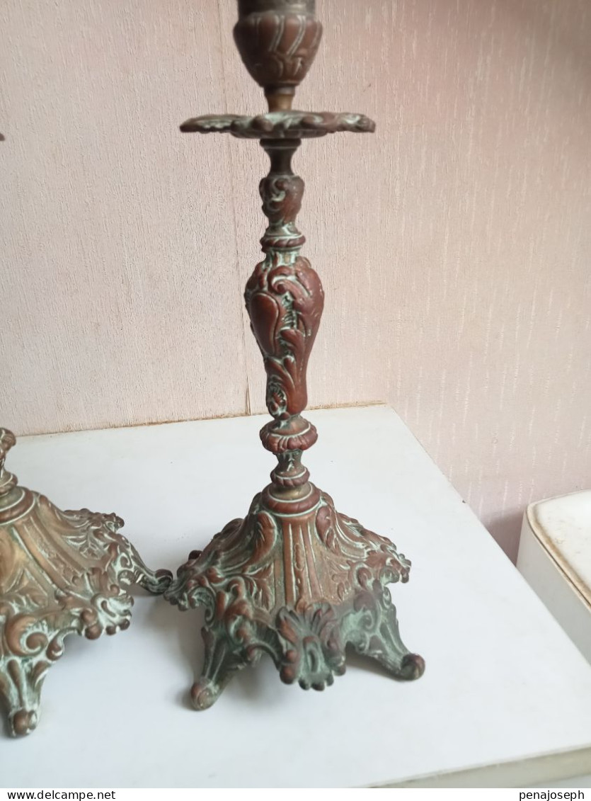 deux bougeoirs en bronze XIXème hauteur 28 cm