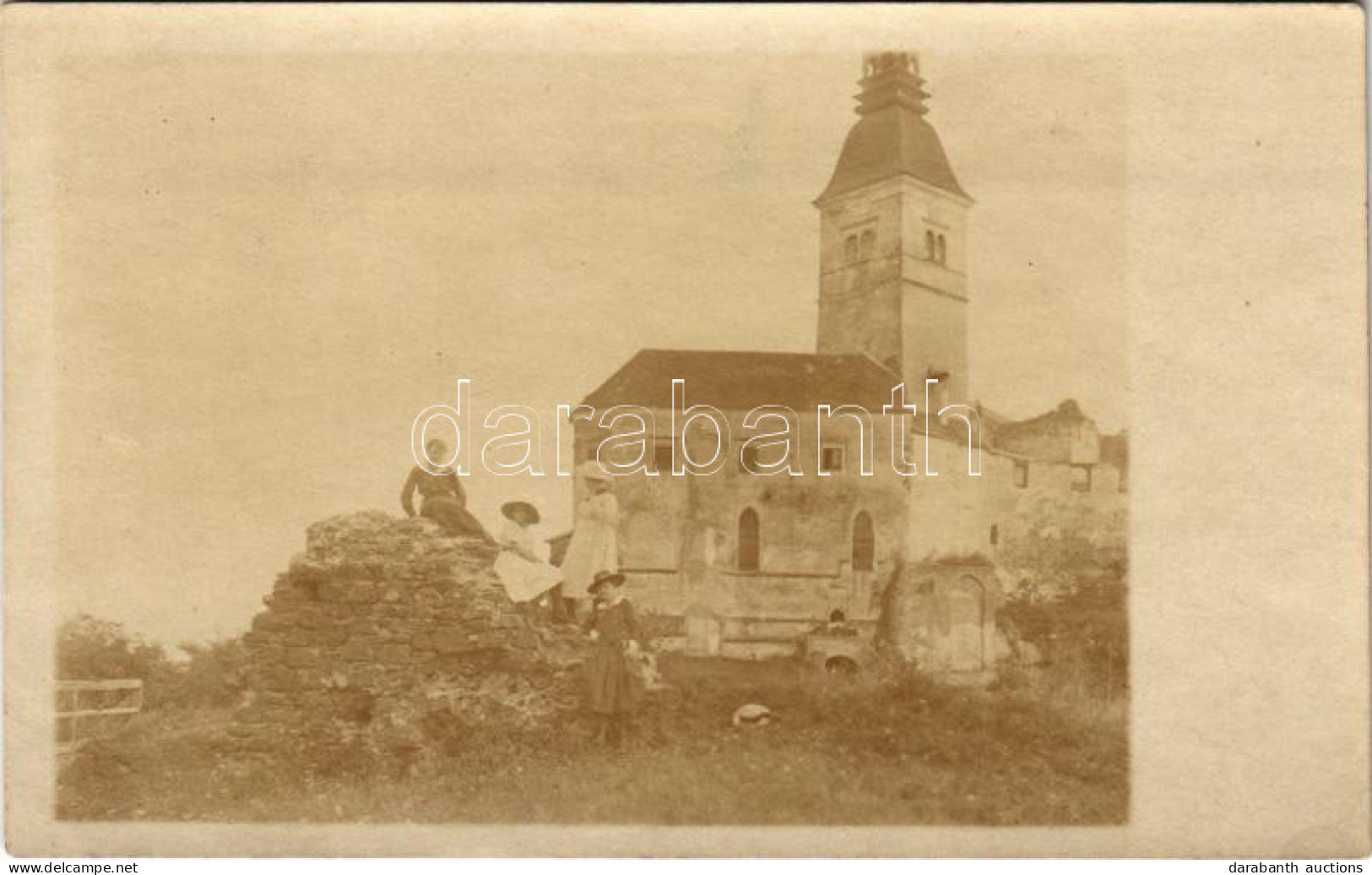 * T1 1919 Németújvár, Güssing; Vár Kirándulókkal / Schloss / Castle With Hiking Family. Photo - Unclassified